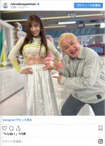 腹筋バキバキの熊田曜子と福島善成　※「熊田曜子」インスタグラム