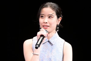 円井わん、映画『バジーノイズ』完成披露試写会に登場