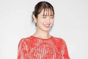 横田真悠、映画『言えない秘密』完成披露試写会に登場