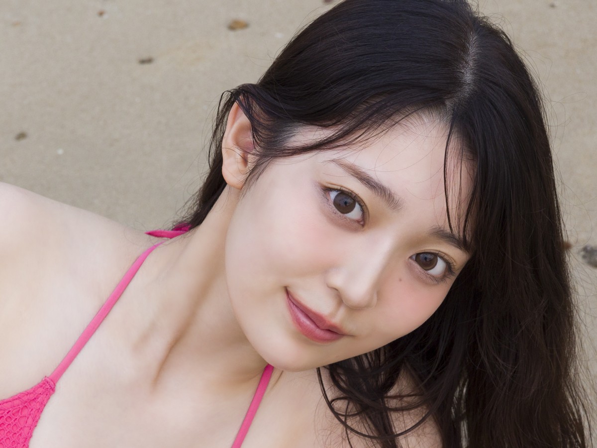 乃木坂46・阪口珠美、「たまトレ」で鍛え上げた美しいボディライン！　1st写真集解禁カット
