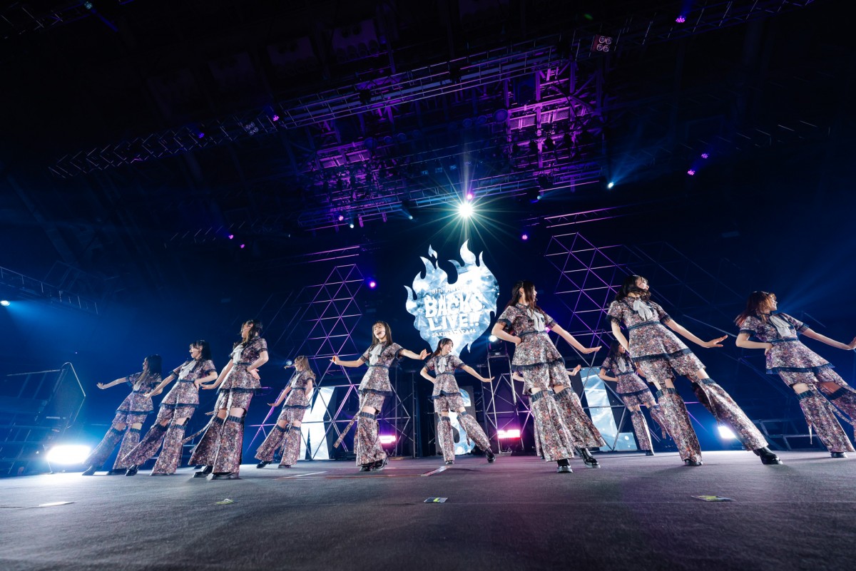 櫻坂46「BACKS LIVE!!」“表題曲なし”の挑戦的セットリスト　12人が熱いパフォーマンス
