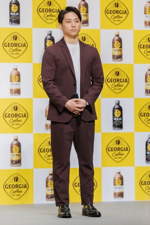 河村勇輝、「ジョージア」キャンペーン発表会に登場