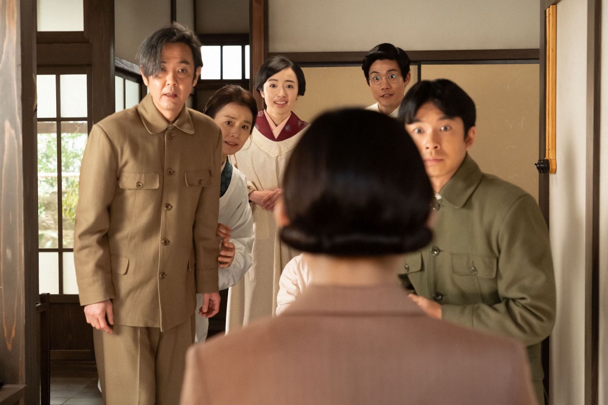 『虎に翼』“寅子”伊藤沙莉、回転しながら“優三”仲野太賀の布団へ　ネット悶絶「朝からキュンキュン」