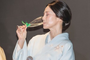 中谷美紀、「お茶の文化創造博物館」「お〜いお茶ミュージアム」オープニングセレモニーに登場