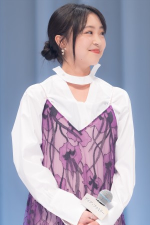 新井美羽、映画『ディア・ファミリー』完成披露試写会に登場