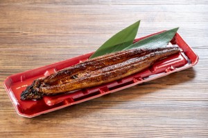 市販のうなぎが“ふっくら焼きたて”のおいしさに！　自宅でできる温め方の裏ワザとは