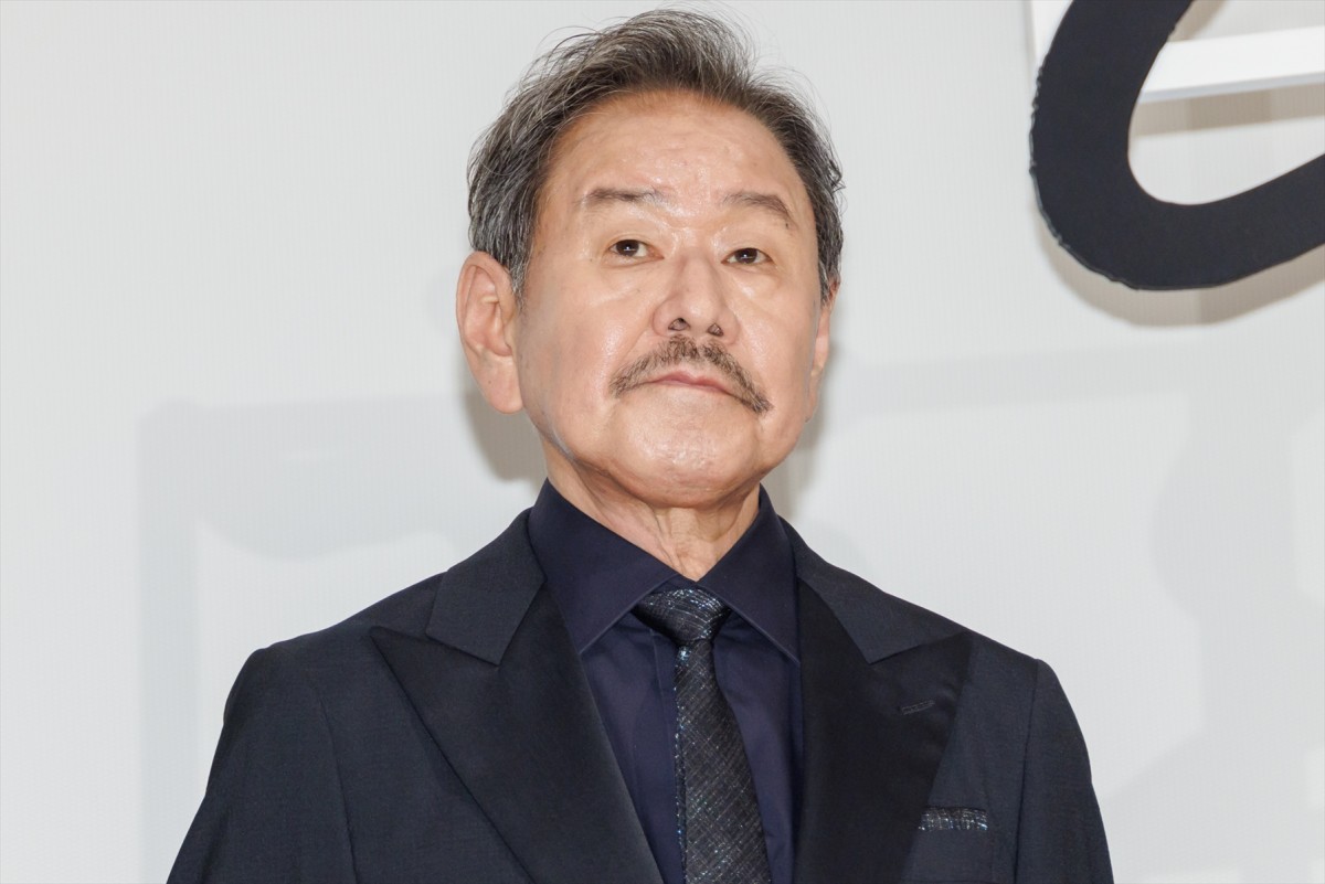舘ひろし＆柴田恭兵、2人の関係は「もう夫婦でした」壇上でのハグに大歓声