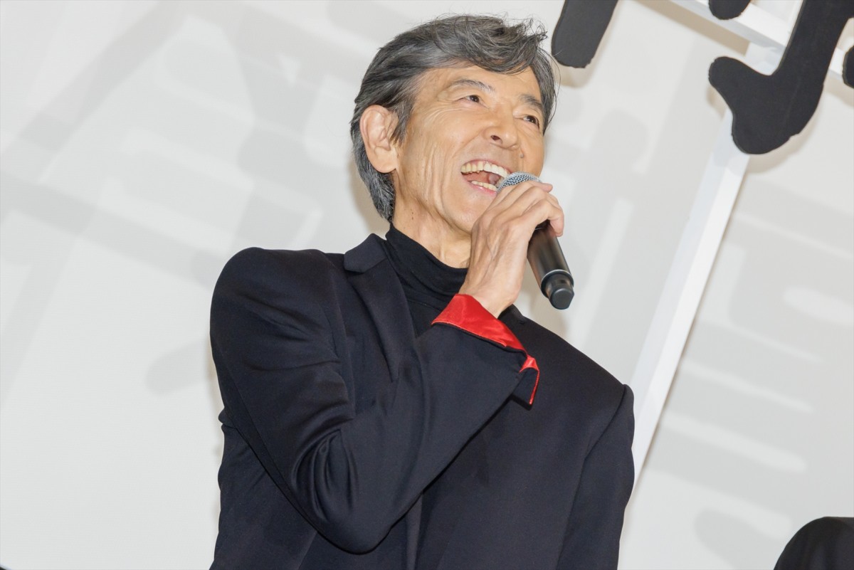 舘ひろし＆柴田恭兵、2人の関係は「もう夫婦でした」壇上でのハグに大歓声