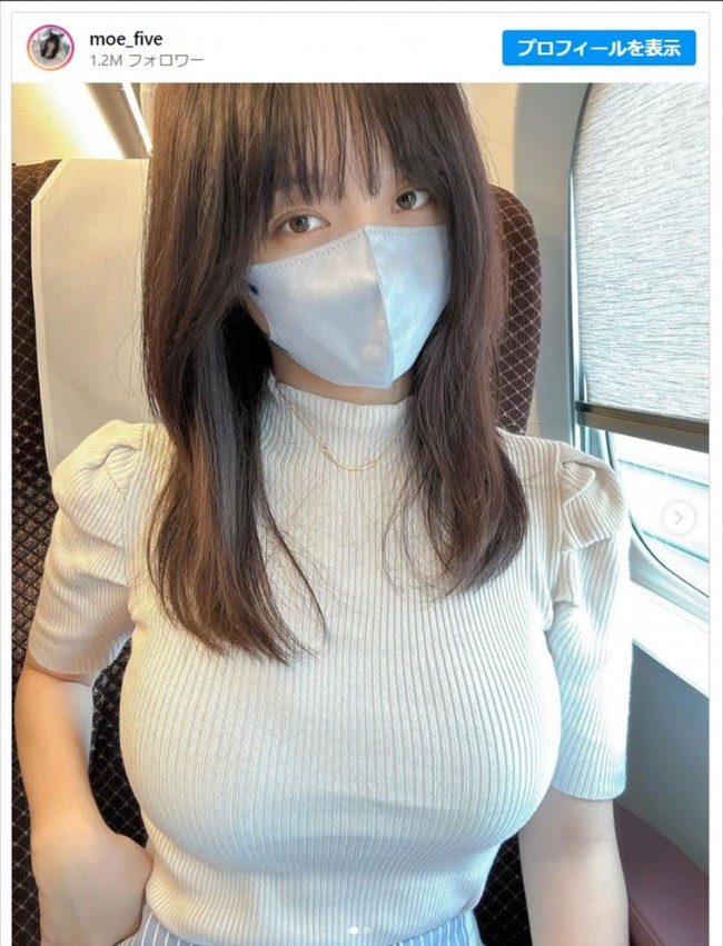 伊織もえ、ニット姿でファンを魅了　※「伊織もえ」インスタグラム