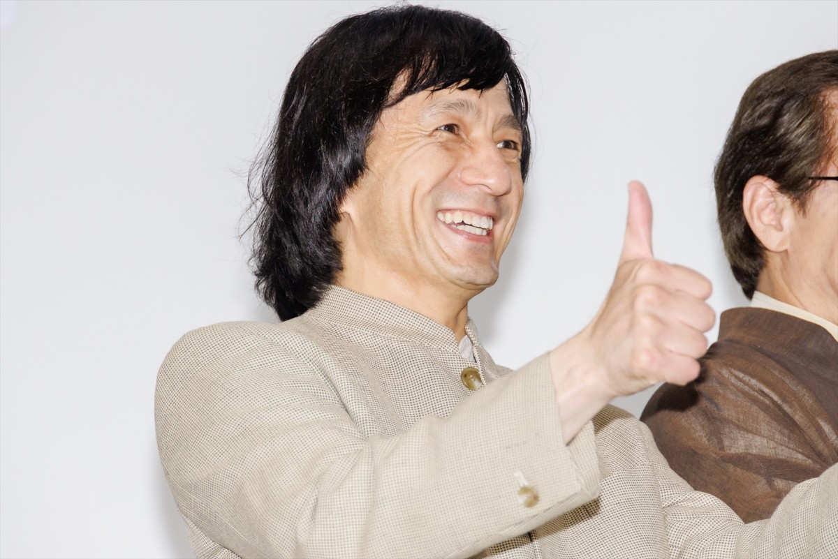 ジャッキー・チェン、13年ぶり来日で“生歌唱”　酔拳も披露しファン歓声