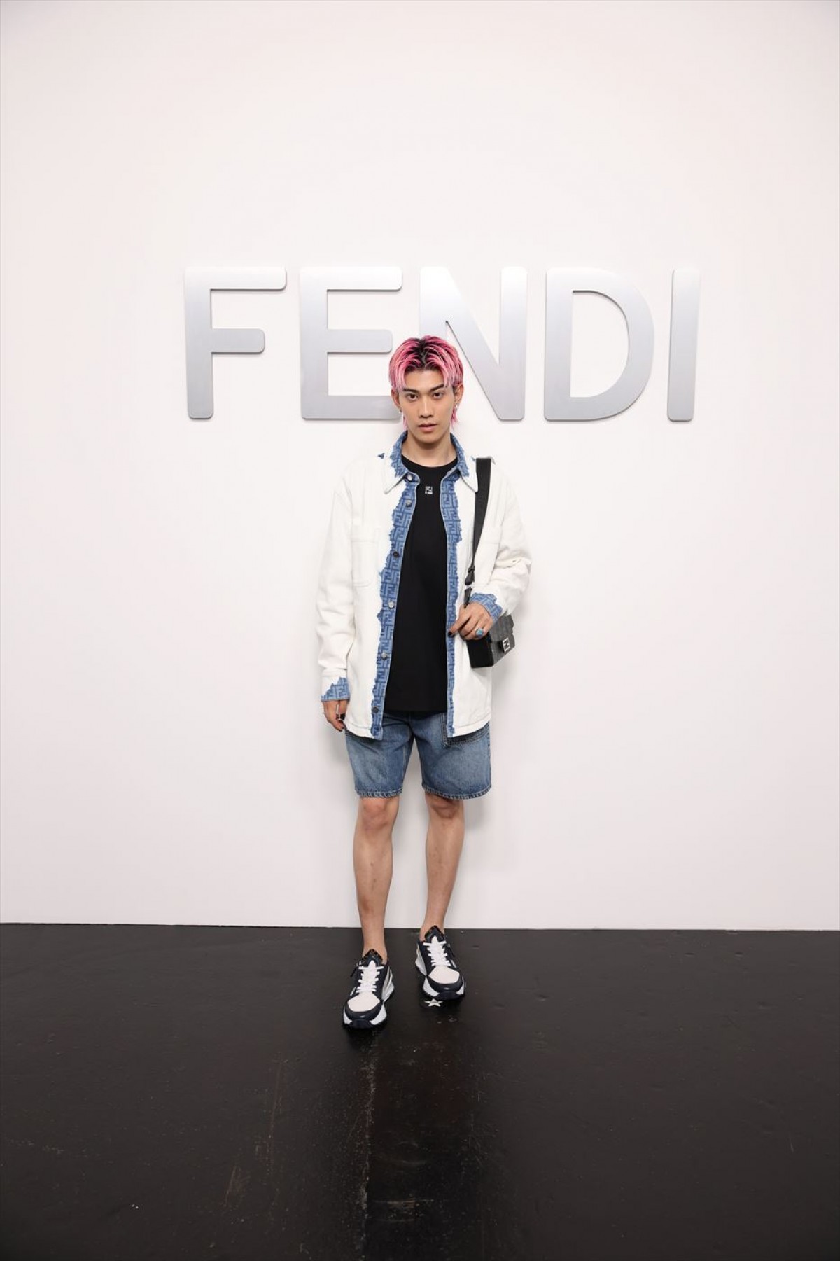 Snow Man・目黒蓮、FENDIメンズコレクションに参加！　Stray Kids・バンチャンとの2ショットも