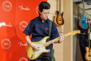 Fender Flagship Tokyo 1日店長就任式に出席した粗品（霜降り明星）