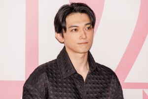 吉沢亮、「ミスディオール展覧会　ある女性の物語」に登場