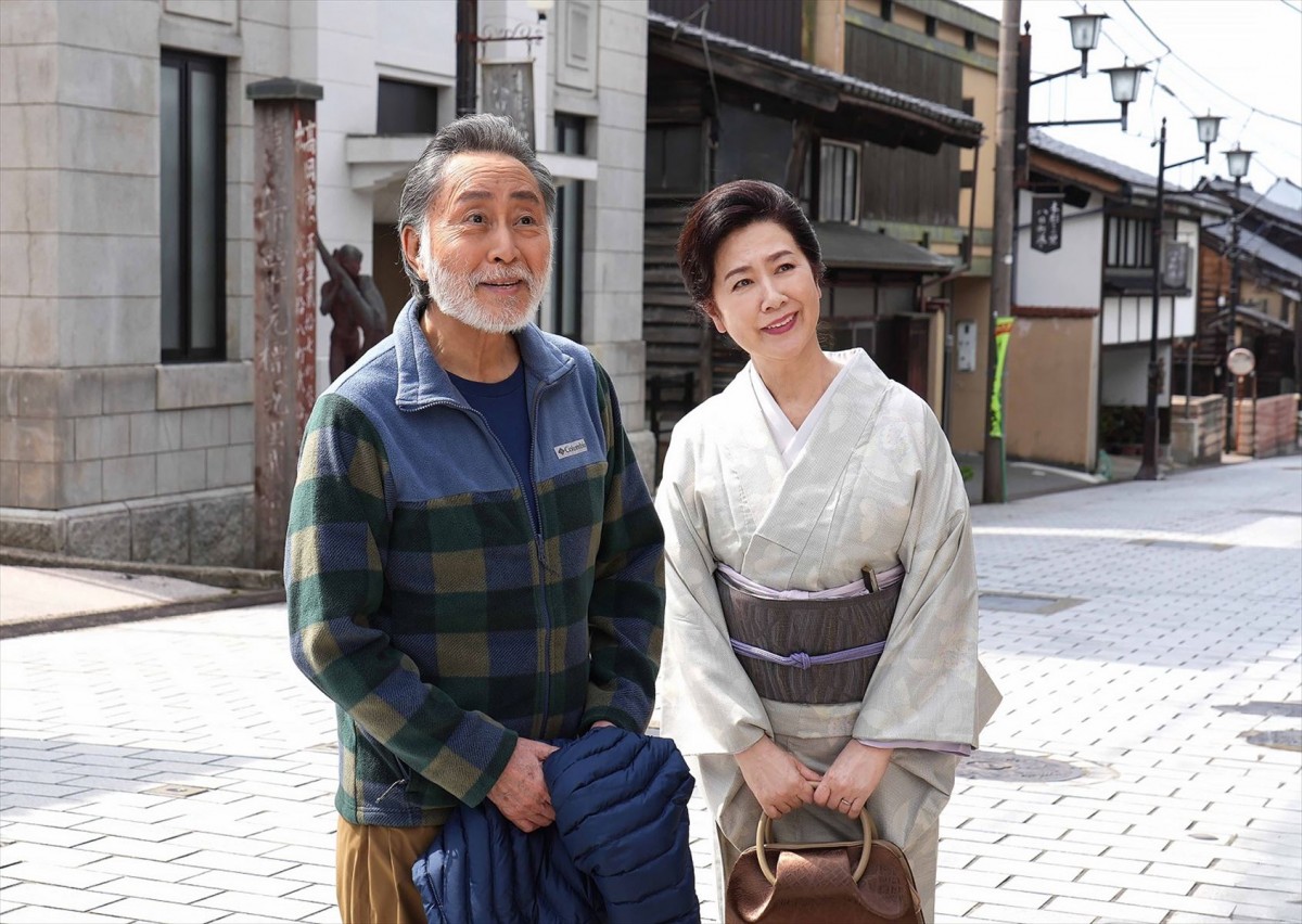 ドラマ『さすらい署長 風間昭平スペシャル「とやま庄川峡殺人事件」』に出演する(左から)北大路欣也、名取裕子