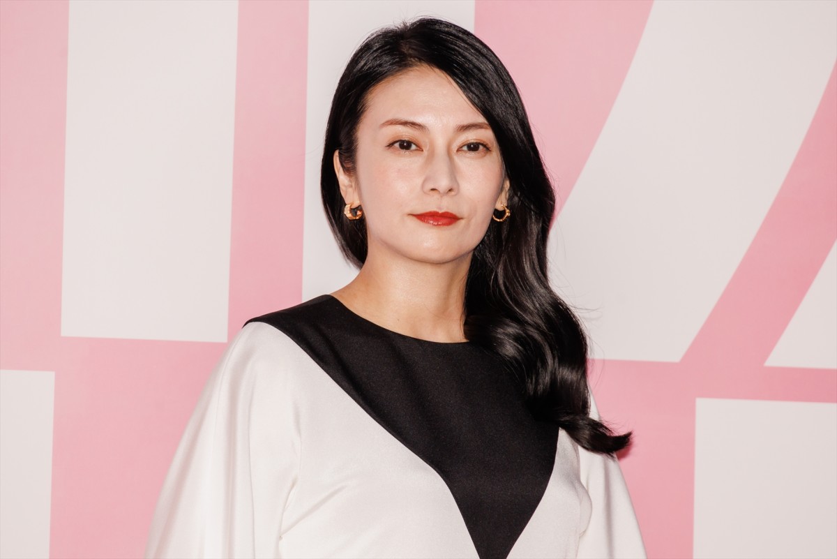 山下智久、BLACK PINK・ジス、ナタリー・ポートマンら豪華ゲストが集結「ミス ディオール 展覧会 ある女性の物語」