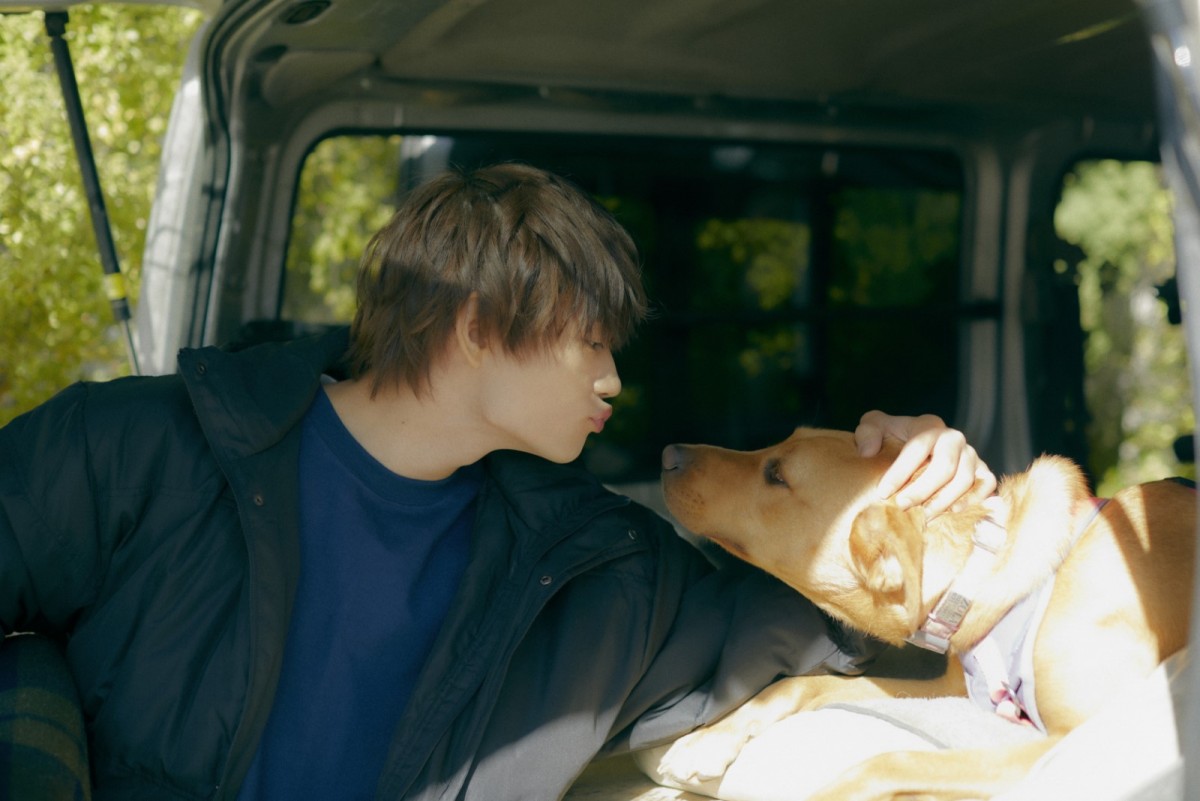 佐野勇斗、写真集「Here,Now！」より魅力＆個性あふれる収録カット6点公開！　スペシャル映像も到着