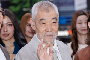 柄本明、ドラマ『新宿野戦病院』制作発表会見に登場