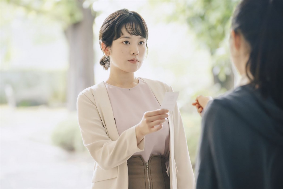 櫻坂46・藤吉夏鈴主演『新米記者トロッ子』新場面写真解禁　個性豊かなキャラクターも明らかに！