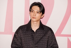 吉沢亮、「ミスディオール展覧会　ある女性の物語」に登場