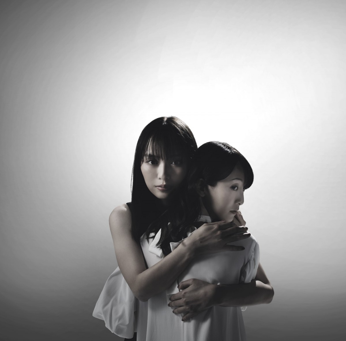 内田理央主演『嗤う淑女』、松井玲奈が主人公に人生狂わされる！　4話ゲストにはキスマイ・宮田俊哉が登場　追加キャスト発表
