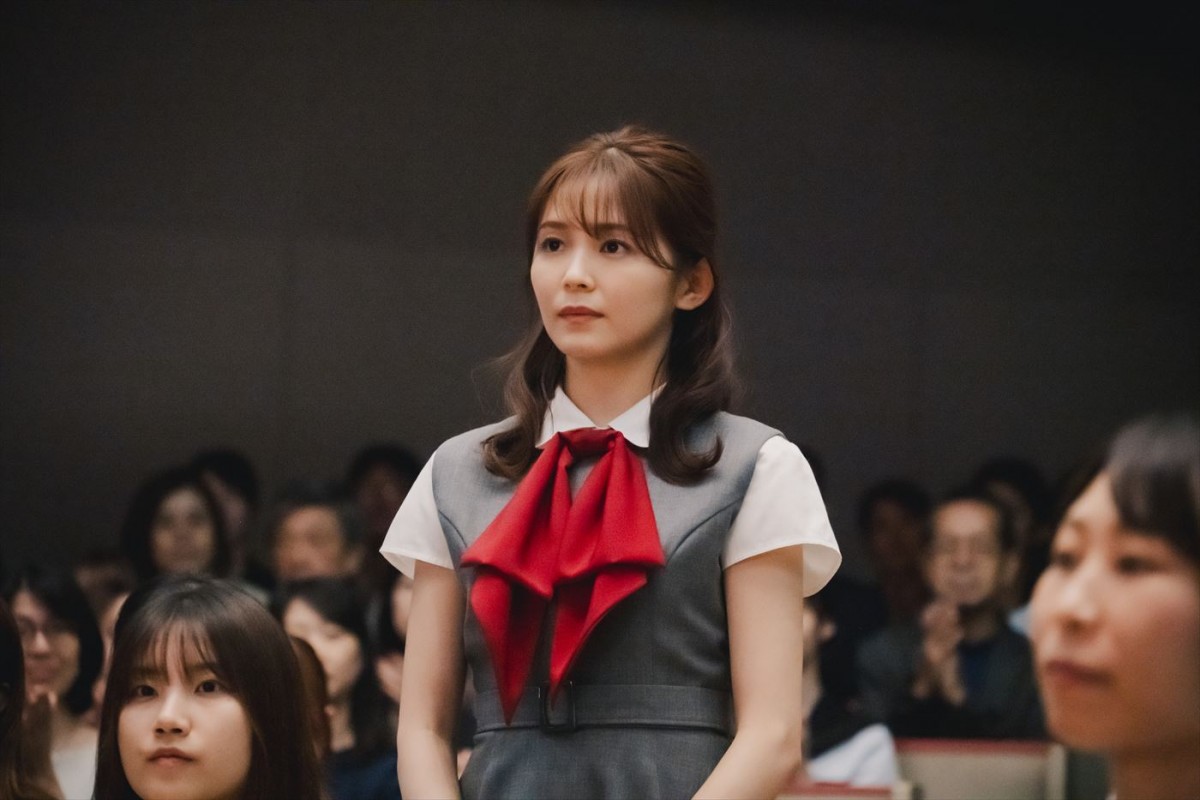 櫻坂46・藤吉夏鈴主演『新米記者トロッ子』新場面写真解禁　個性豊かなキャラクターも明らかに！