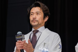 内野聖陽、日曜劇場『ブラックペアン シーズン2』第1話プレミアム試写会＆舞台挨拶に登場