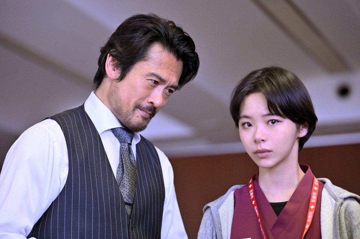 『ブラックペアン シーズン2』第2話　“天城”二宮和也、手術をめぐって少女“結衣”堀越麗禾に賭けを持ちかける