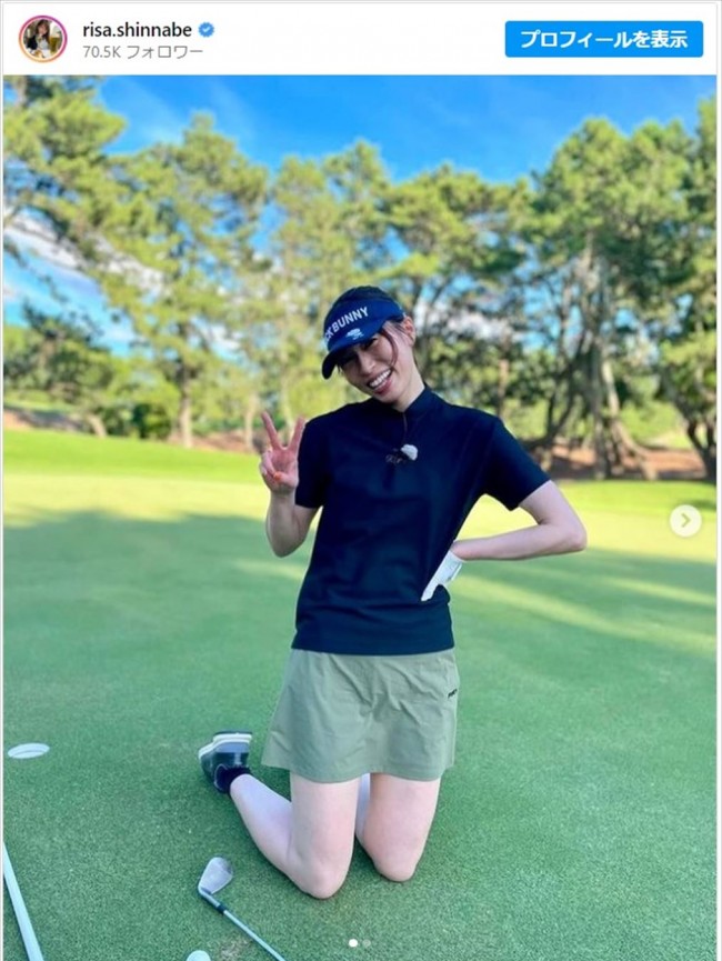 ゴルフウェア姿が爽やかな新鍋理沙さん　※「新鍋理沙」インスタグラム
