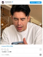 老眼と戦う伊藤英明 ※「伊藤英明」インスタグラム