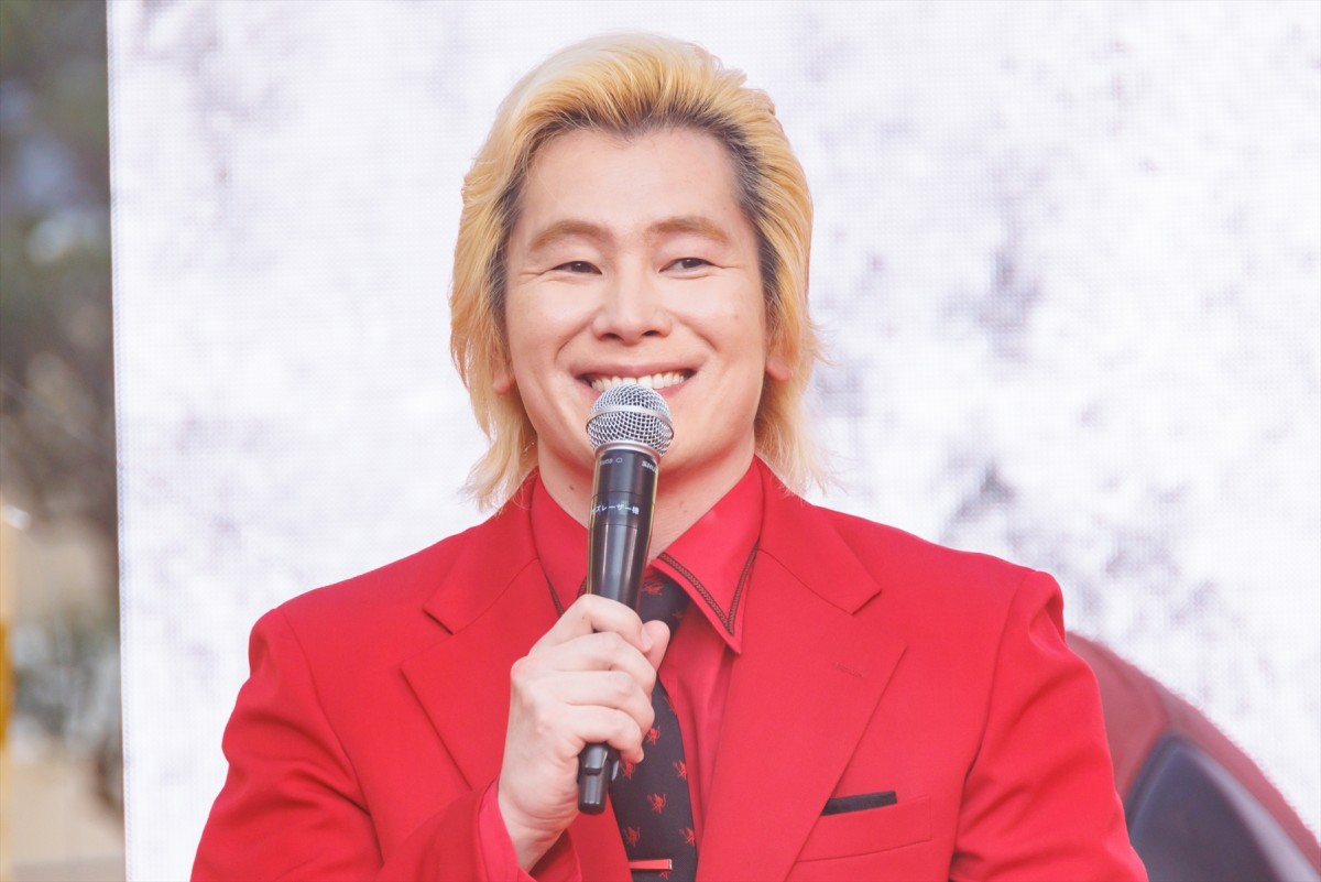 ダンディ坂野「クビにならないように頑張りたい」　自虐で笑い誘う