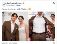 大谷翔平、ジャケットの裏から愛犬が登場　※「ロサンゼルス・ドジャース」公式エックス