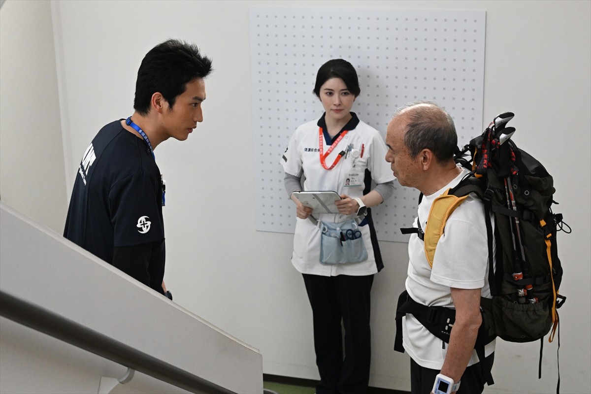 『マウンテンドクター』第5話　山小屋診療所の“小宮山”八嶋智人に熊に襲われた登山客の知らせが