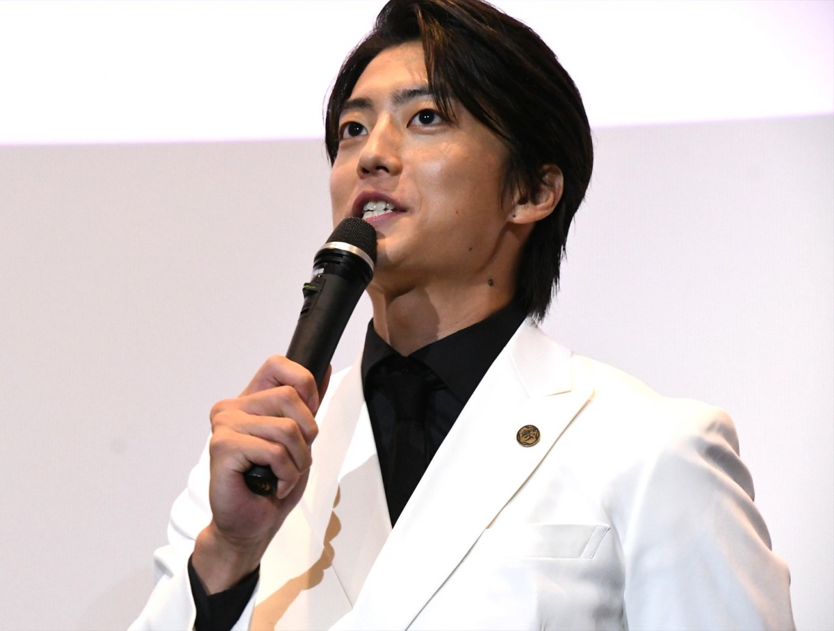 伊藤健太郎、うまい棒をあぶって食べることを共演者から暴露される！「香ばしくておいしいんです」