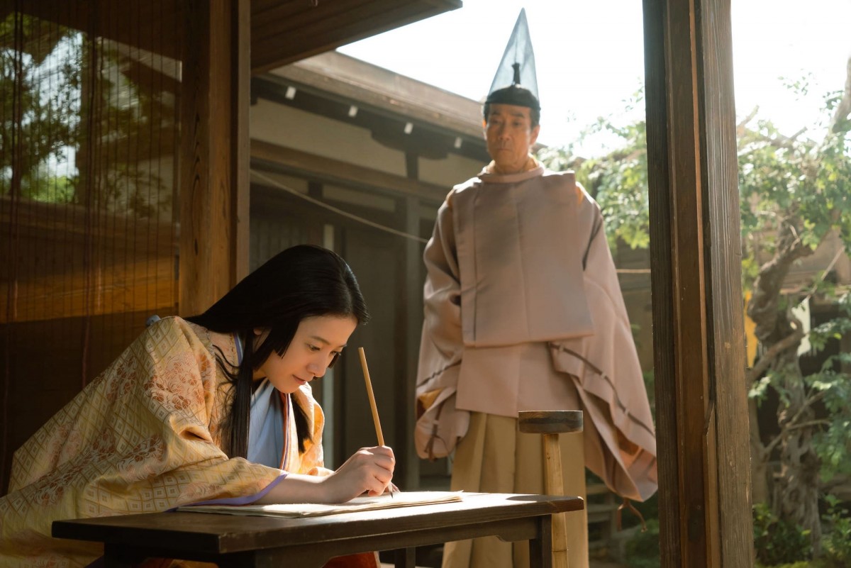 『光る君へ』“まひろ”吉高由里子、ついに『源氏物語』に着手　ネット歓喜も意味深ラストに騒然「機嫌損ねたか？」