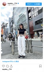 渋谷の街で佇む山本彩　※「山本彩」インスタグラム