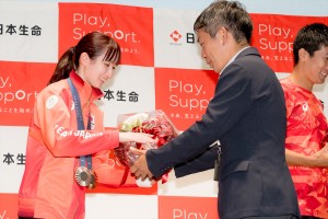 早田ひな、パリ2024オリンピック チームニッセイ 報告会に登場