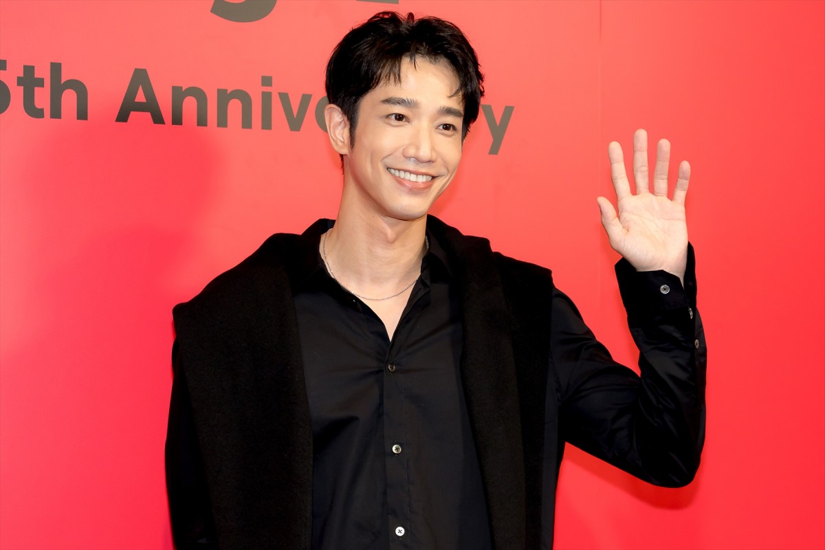 チェ・ジョンヒョプがイベント登場　さわやかな笑顔でフォトコールに応じる