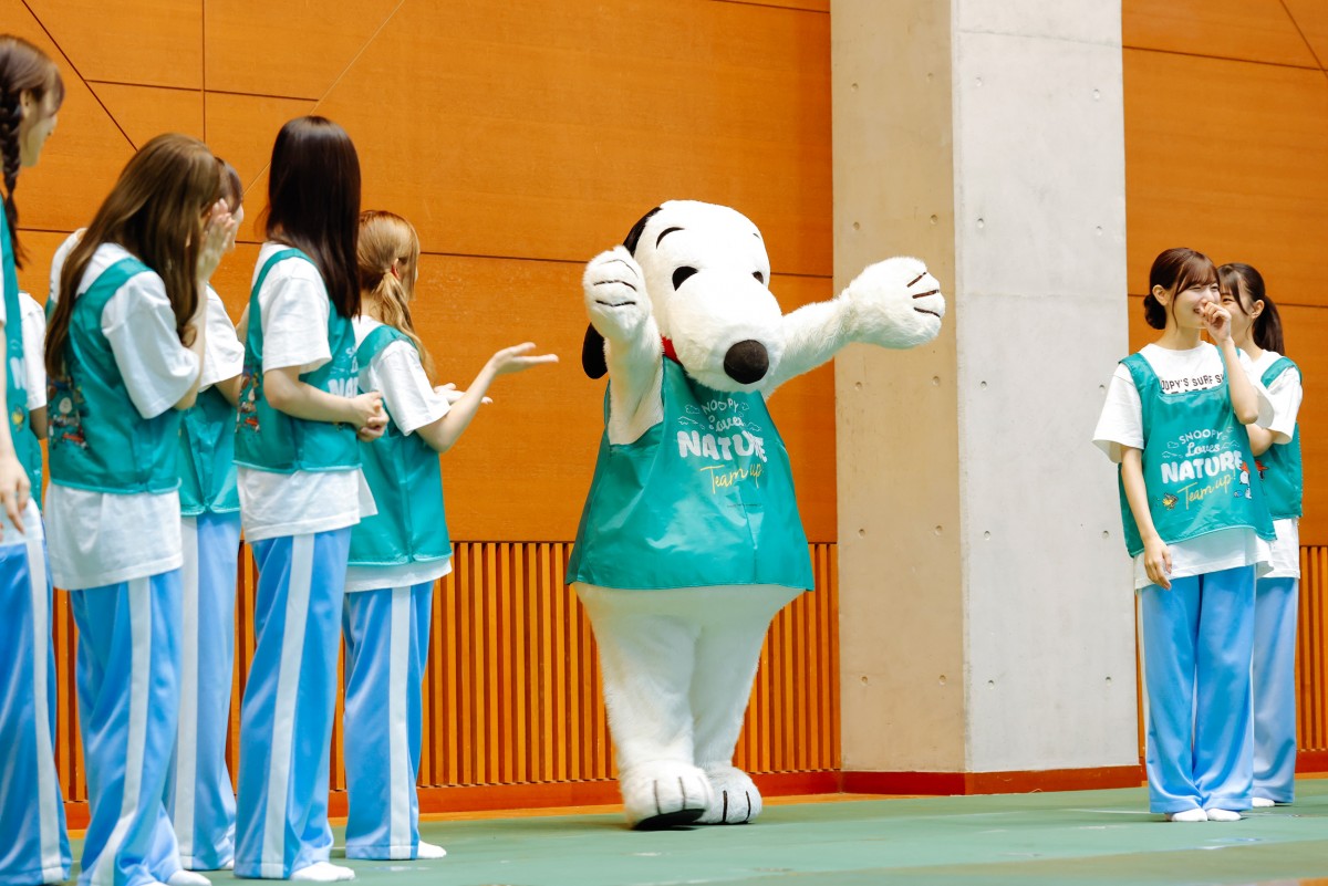 日向坂46、「ひなたフェス」翌日に300人とゴミ拾い　サプライズでメンバー14人が参加