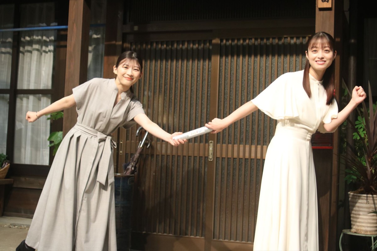 伊藤沙莉＆橋本環奈、本日初対面！　“朝ドラ”バトンタッチセレモニーで、お互いの第一印象を語る