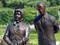 エリザベス女王の新しい像が全く似ていないと話題※「Antrim and Newtownabbey Borough」フェイスブック