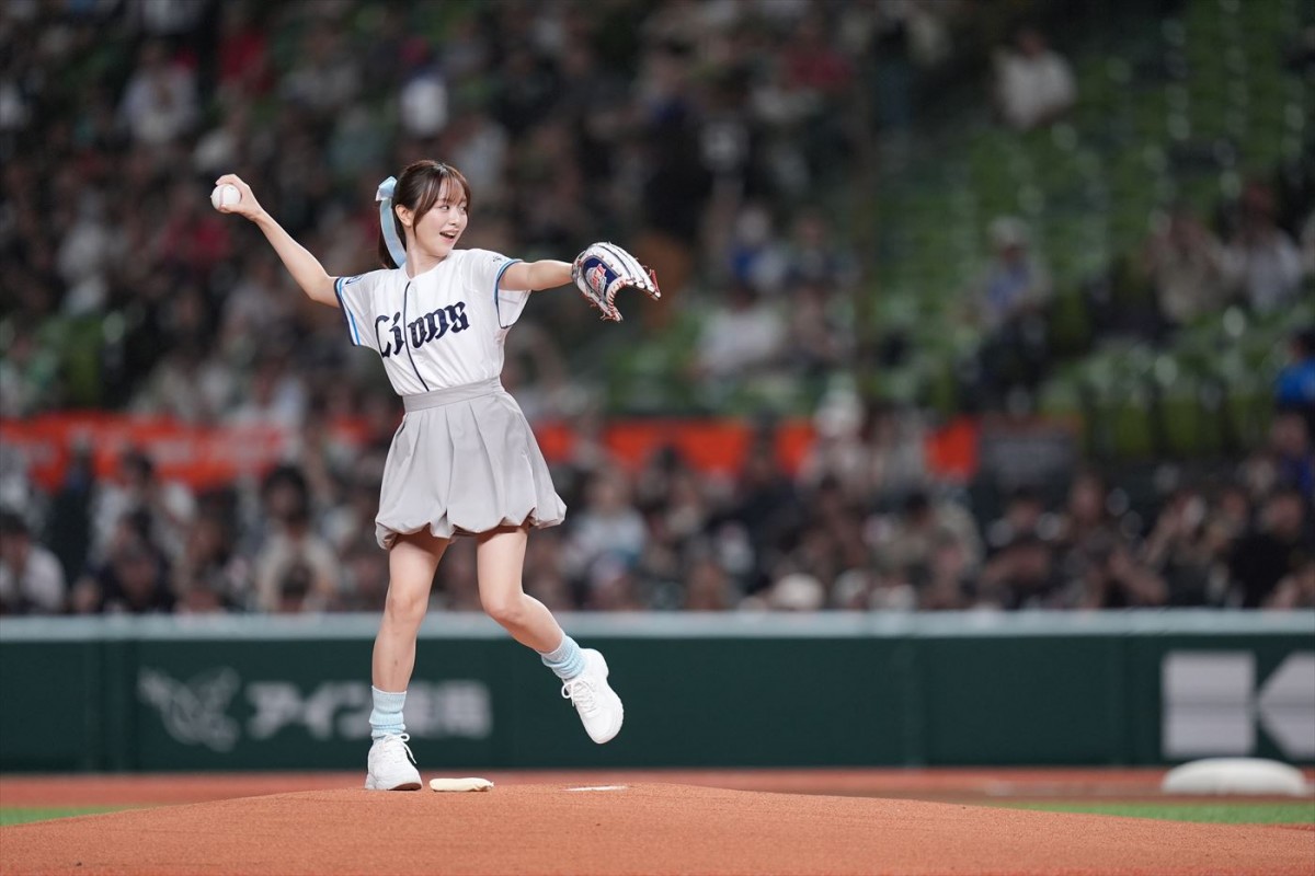 森香澄、ポニテ＆ミニスカ姿でマウンドに降臨！　ノーバン投球できず「リベンジしたい」