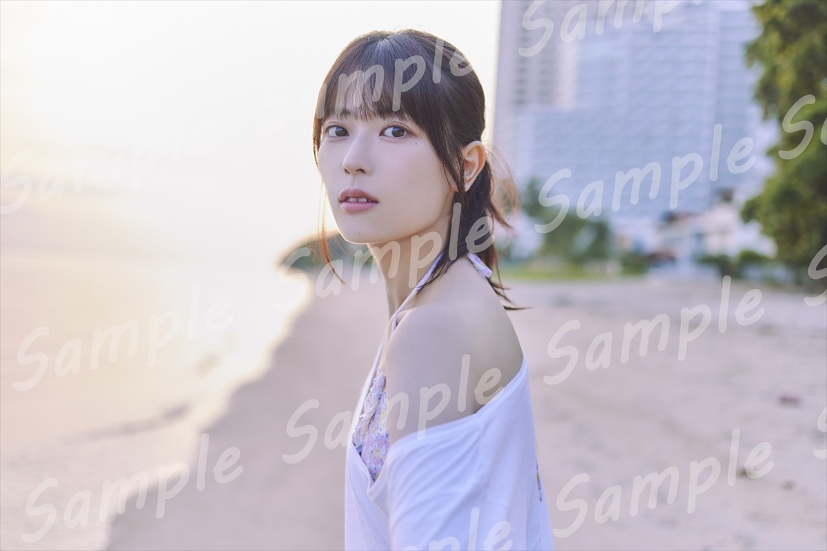 乃木坂46・岩本蓮加1st写真『いたずらな風』、書店別ポスター＆ポストカード特典の絵柄公開