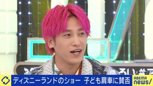 【写真】ショー鑑賞中に”子どもを肩車”はあり？　さまざまな声