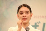 高石あかり、連続テレビ小説『ばけばけ』ヒロイン発表会見に登場