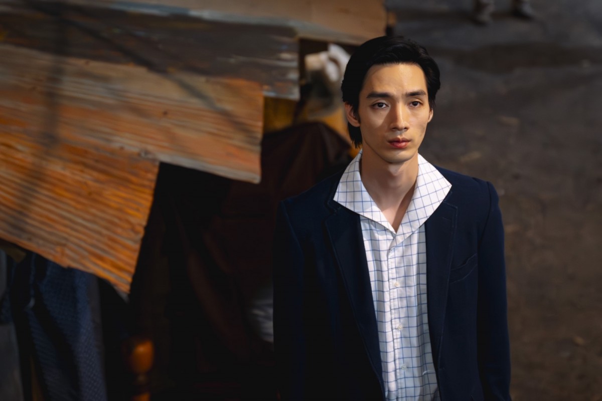 『海に眠るダイヤモンド』一人二役の神木隆之介、“別人ぶり”のうまさに驚き　ミステリー要素にも引き込まれた初回