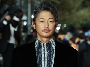 「第37回東京国際映画祭」オープニングレッドカーペットに登場した窪塚洋介