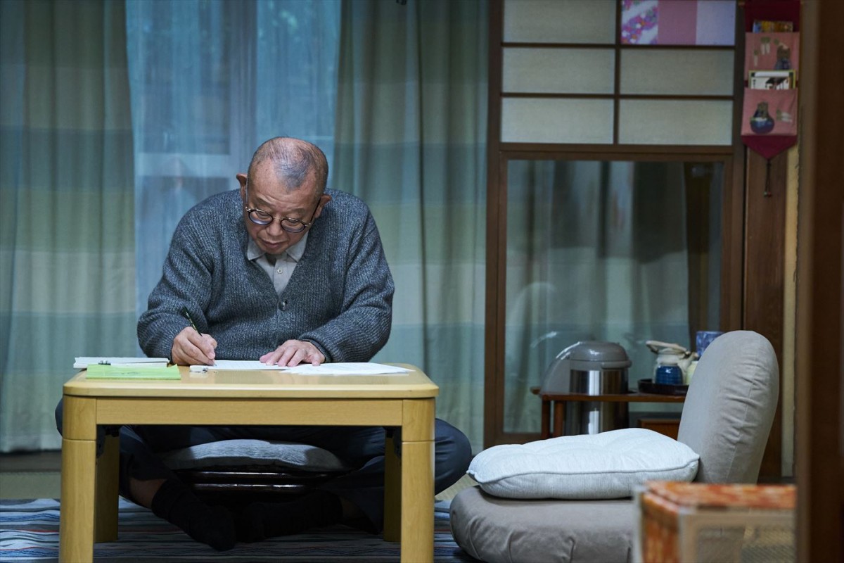 笑福亭鶴瓶＆原田知世演じる夫婦、2人の若かりし頃を演じる重岡大毅＆上白石萌音も！　『35年目のラブレター』場面写真12点解禁
