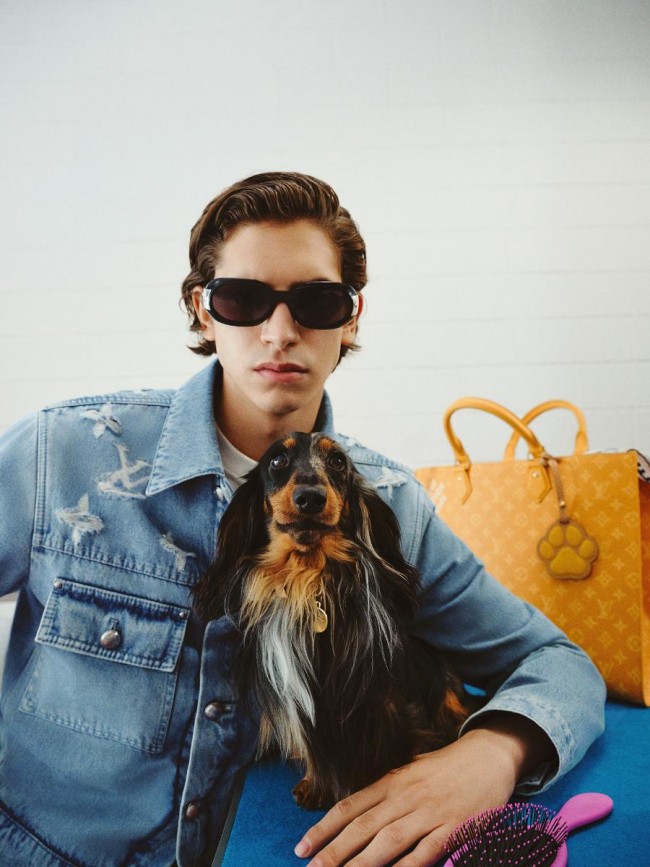 写真)「ルイ・ヴィトン」鮮やかな新作メンズバッグ発売! 犬の 写真)「ルイ・ヴィトン」鮮やかな新作メンズバッグ発売! 犬の
