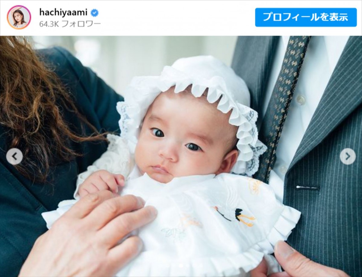 「50代には見えません」大人気芸人＆“19歳年下”美人妻、お宮参り姿に「素敵」「そっくり」の声