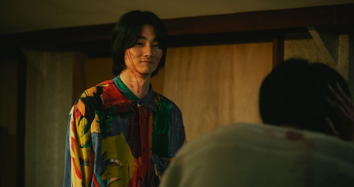 柳俊太郎、次に演じたいのは“まともな人間”!?　『他人は地獄だ』でイカれた冷徹男を熱演